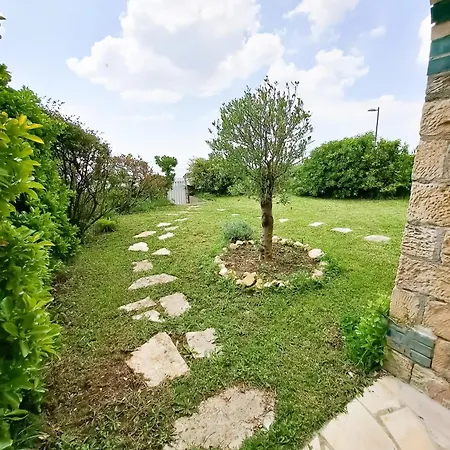 Emeraude - Avec Vue Et Jardin, Proche Du Centre Villa